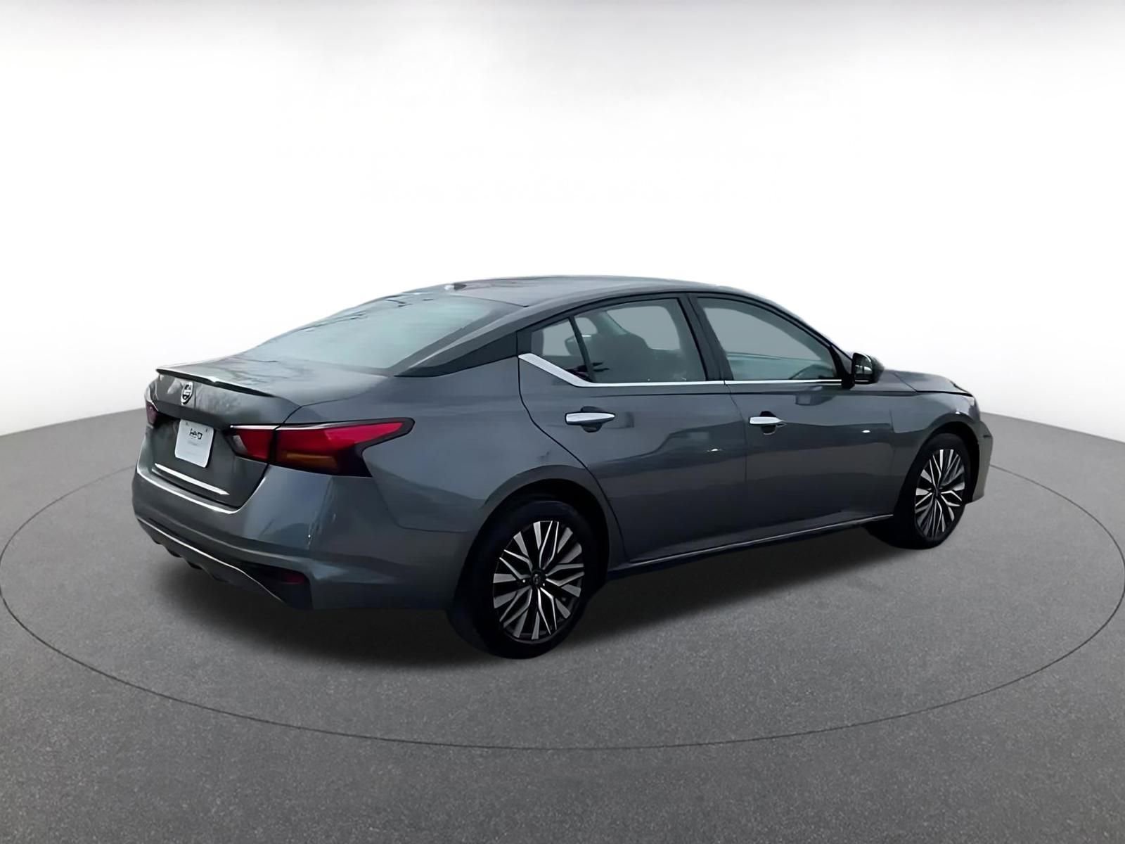 Used 2025 Nissan Altima 2.5 SV image 15