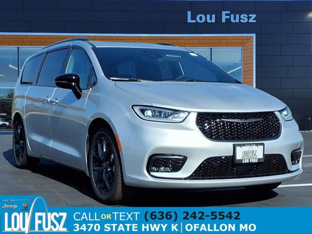 New 2026 Chrysler Pacifica Limited w/ S Appearance Package