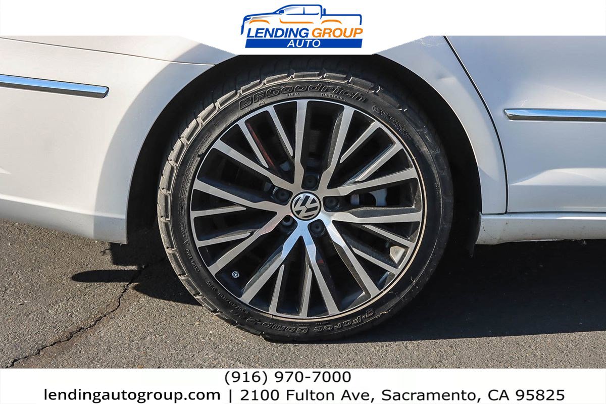 Used 2014 Volkswagen CC Executive image 10