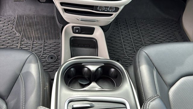 Certified 2024 Chrysler Pacifica Touring-L AWD/4WD image 23