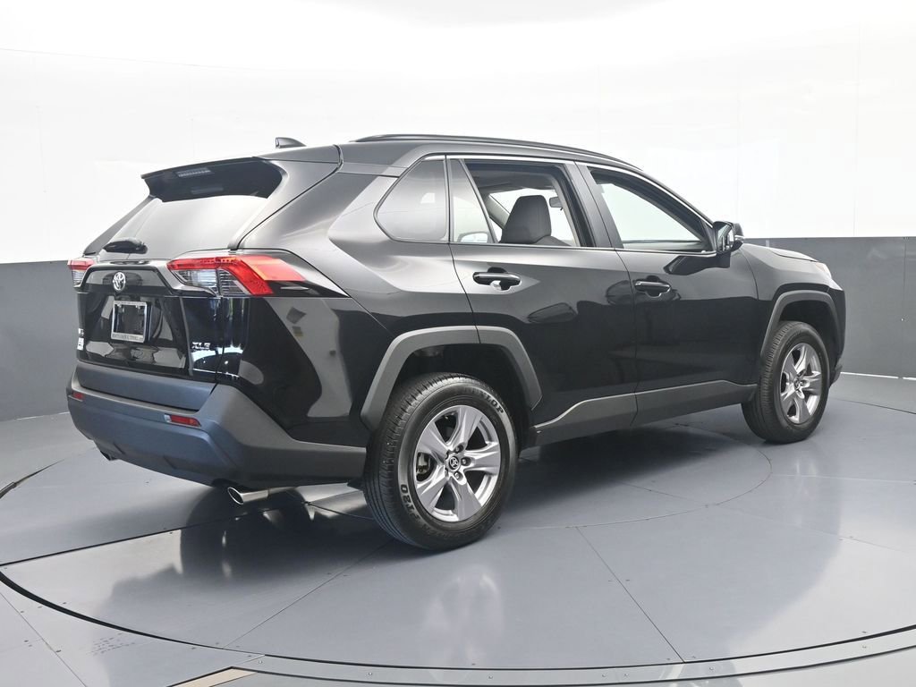 Used 2025 Toyota RAV4 XLE w/ Convenience Package FWD image 6