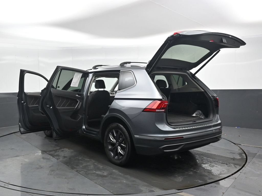 Used 2022 Volkswagen Tiguan SE AWD/4WD image 48