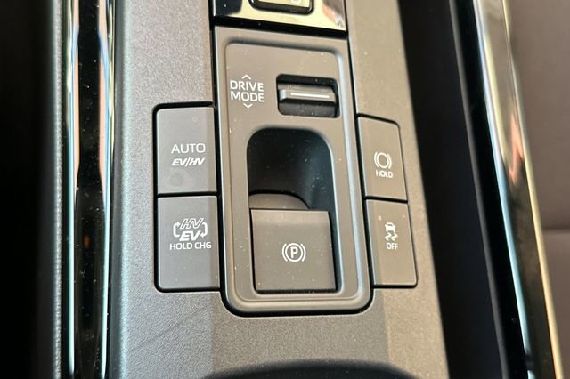 Used 2025 Toyota Prius Plug-In Hybrid image 31