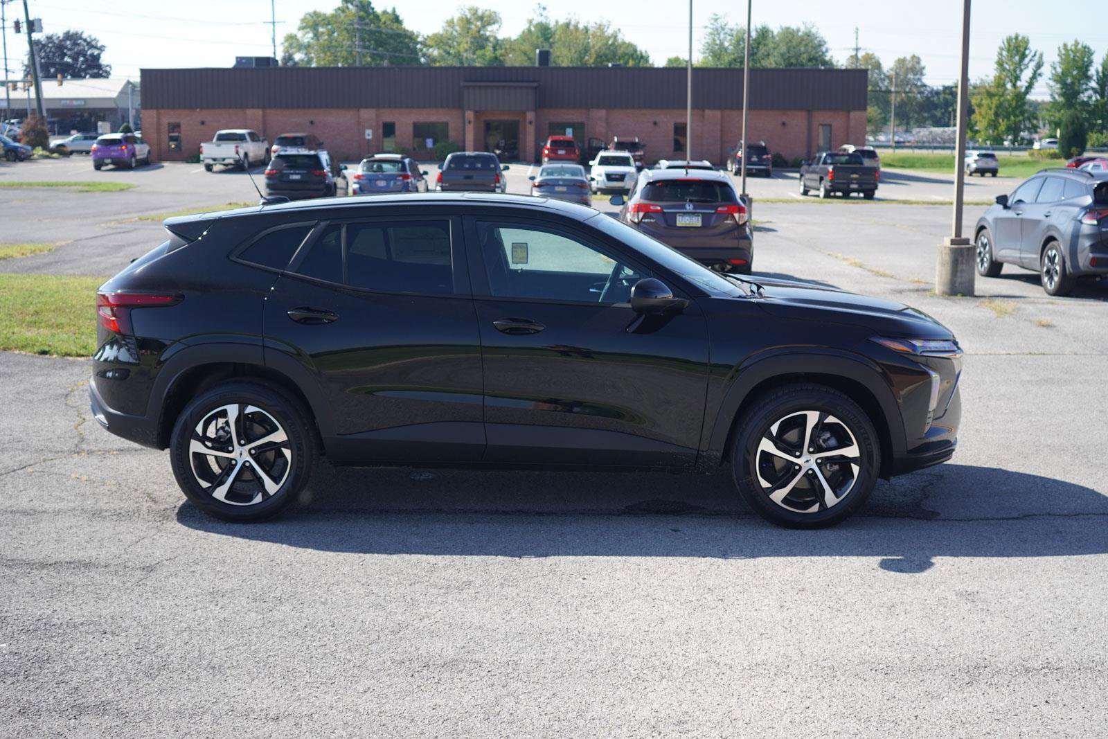 New 2026 Chevrolet Trax RS w/ Sunroof Package image 2