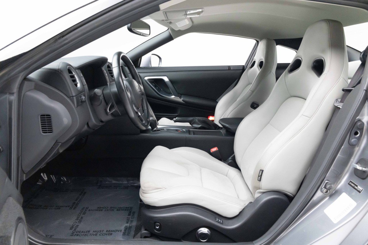 Used 2010 Nissan GT-R Premium AWD/4WD image 16