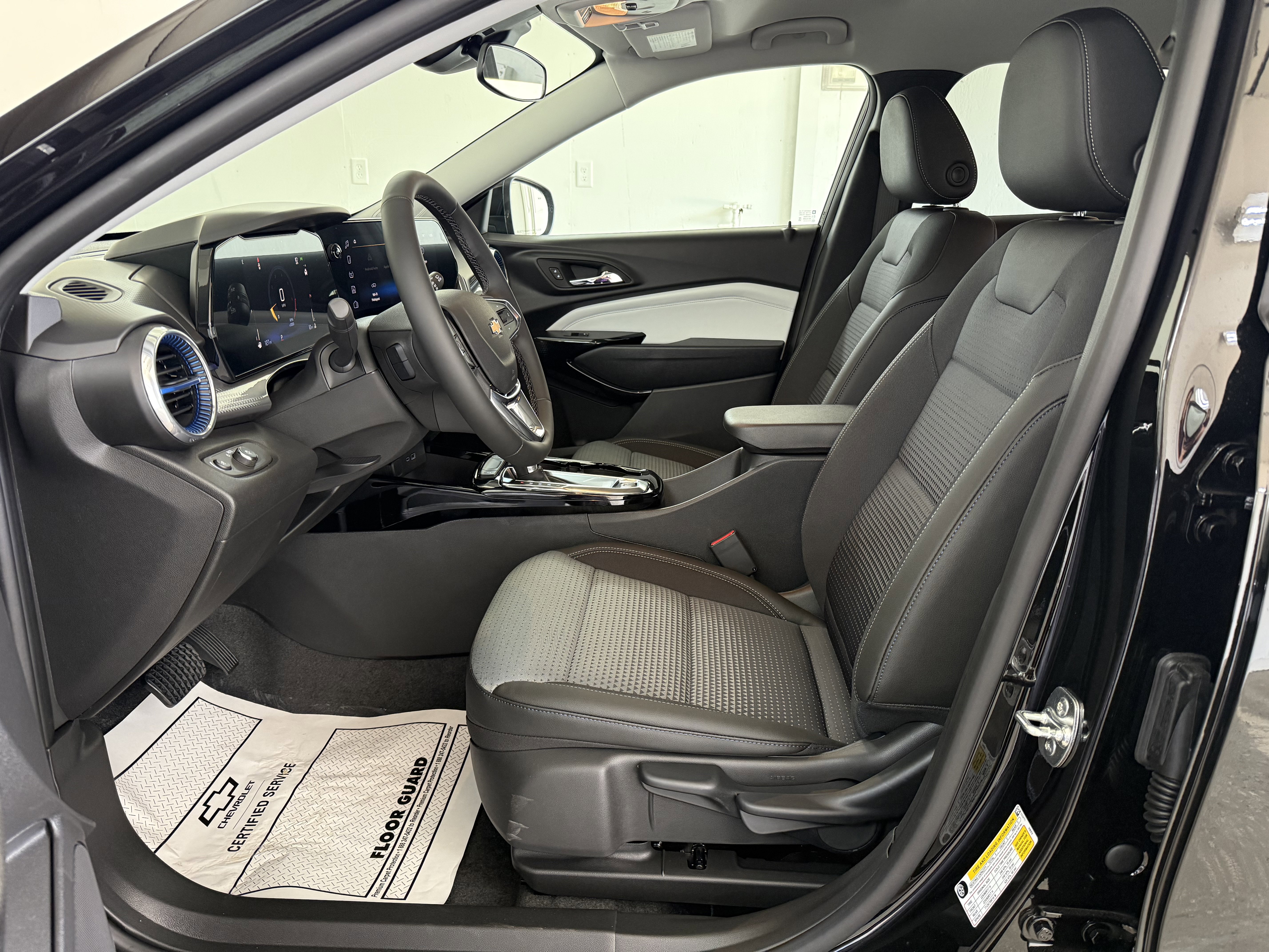 New 2025 Chevrolet Trax LT w/ Driver Confidence Package image 12