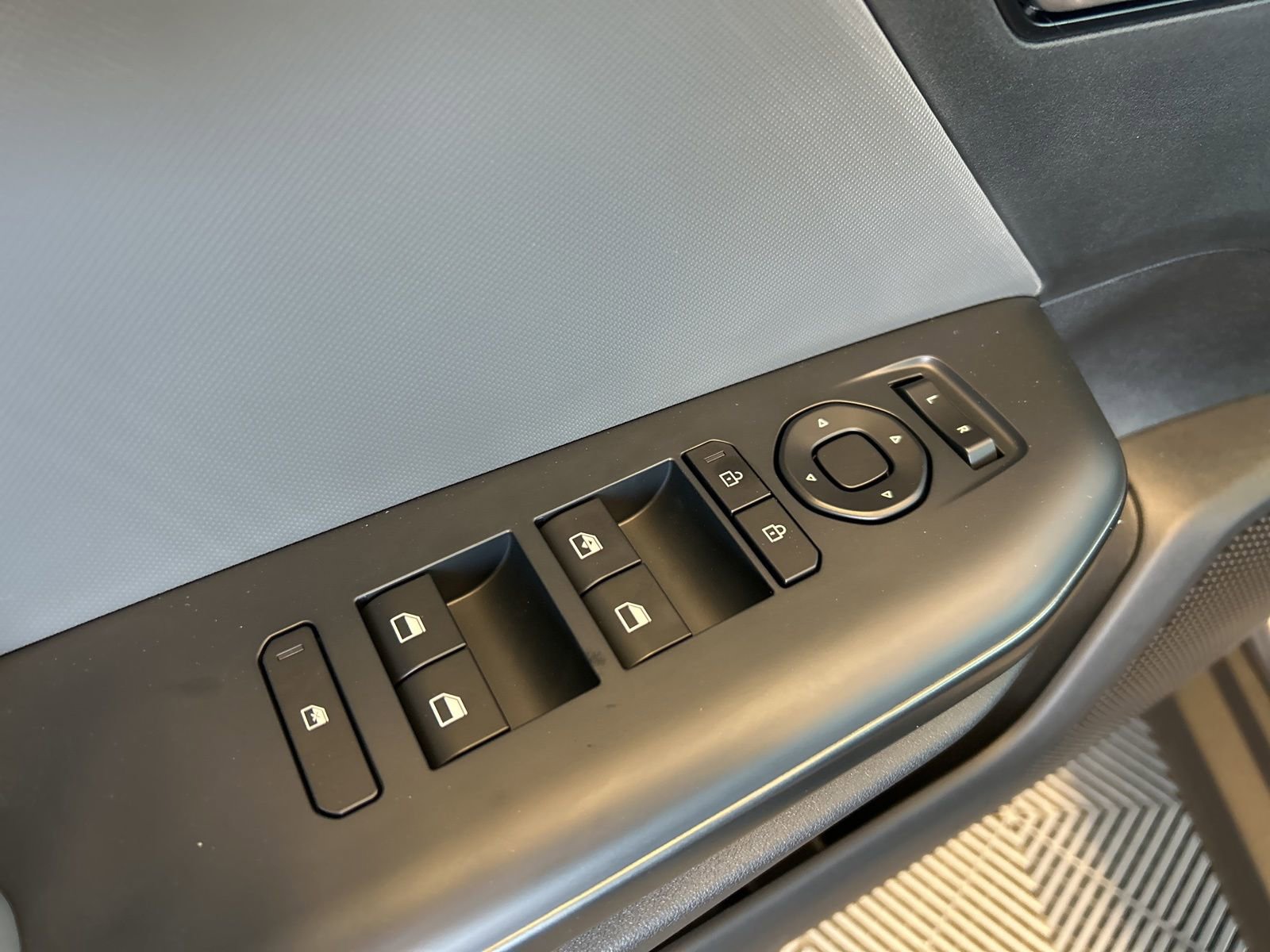 New 2025 Kia K4 LXS image 12