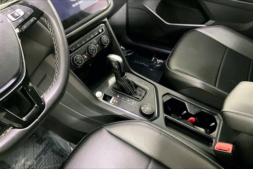Used 2021 Volkswagen Tiguan SE w/ Panoramic Sunroof Package image 17