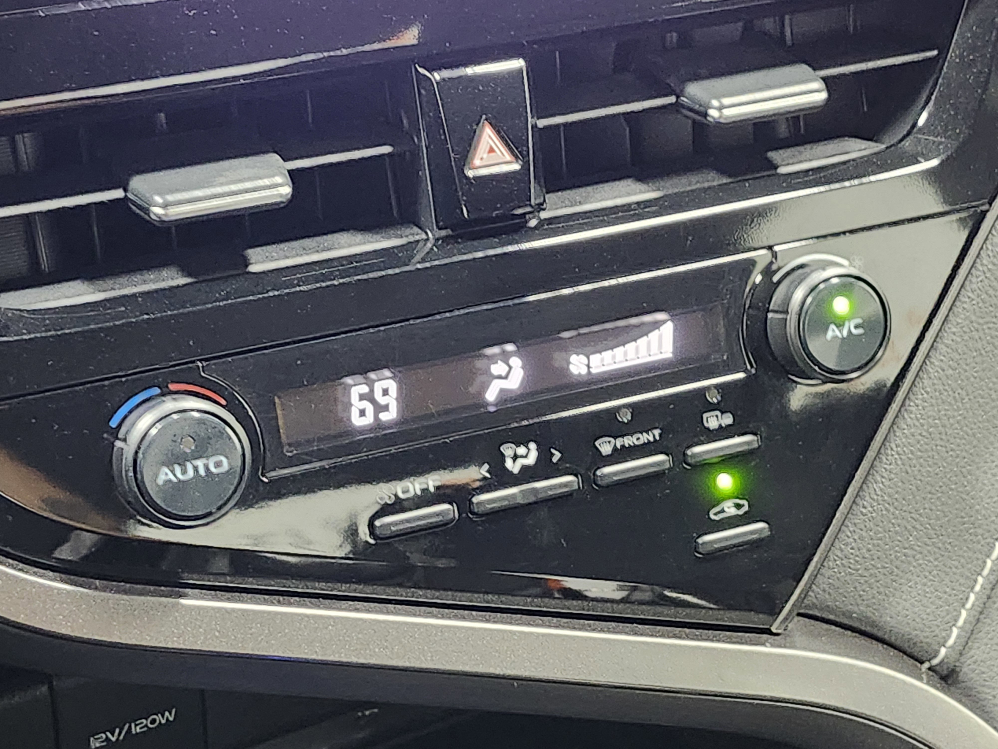 Used 2021 Toyota Camry SE image 26