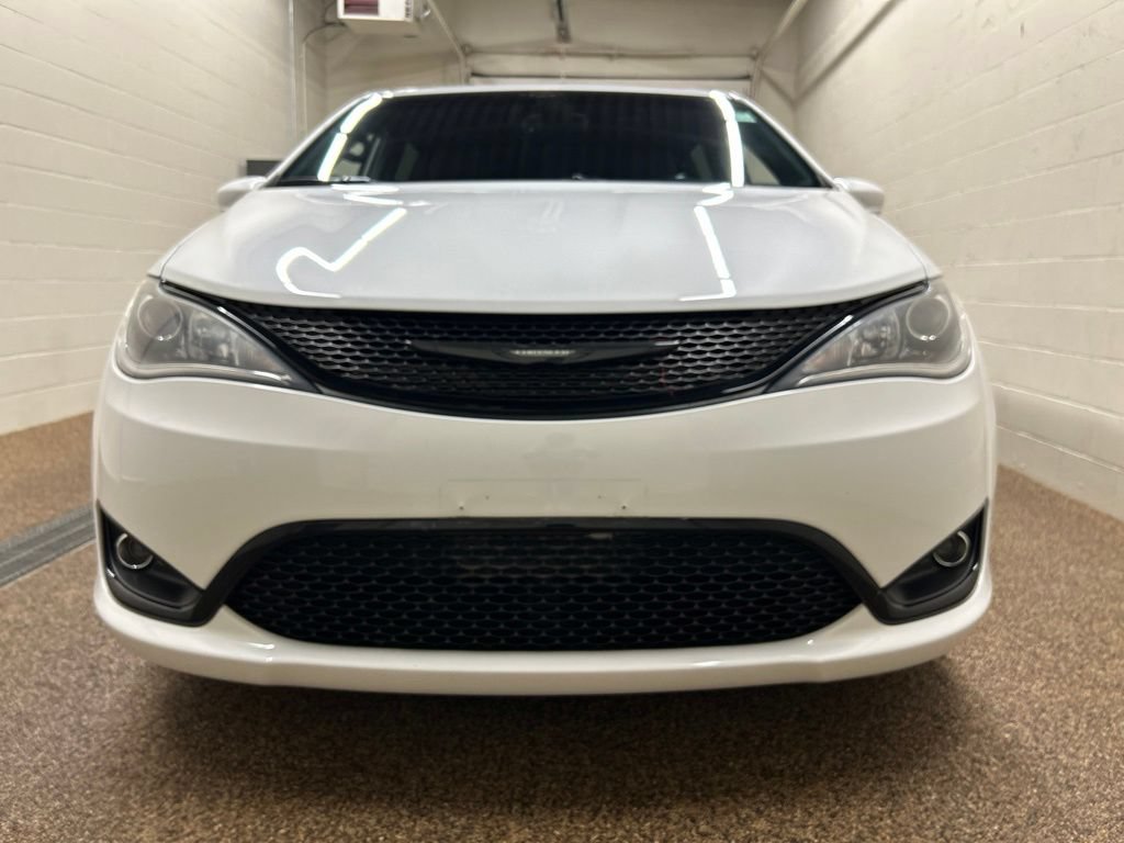 Used 2019 Chrysler Pacifica Touring Plus w/ S Appearance Package FWD image 6