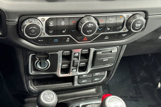 Used 2024 Jeep Wrangler Unlimited Sahara AWD/4WD image 23