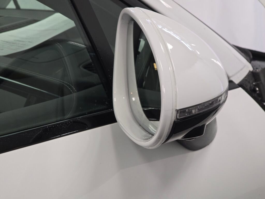 Certified 2025 Porsche Macan Turbo image 29