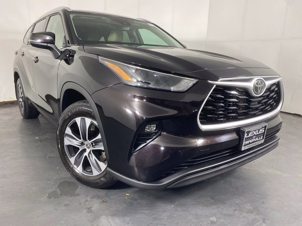Used 2022 Toyota Highlander XLE AWD/4WD image 3