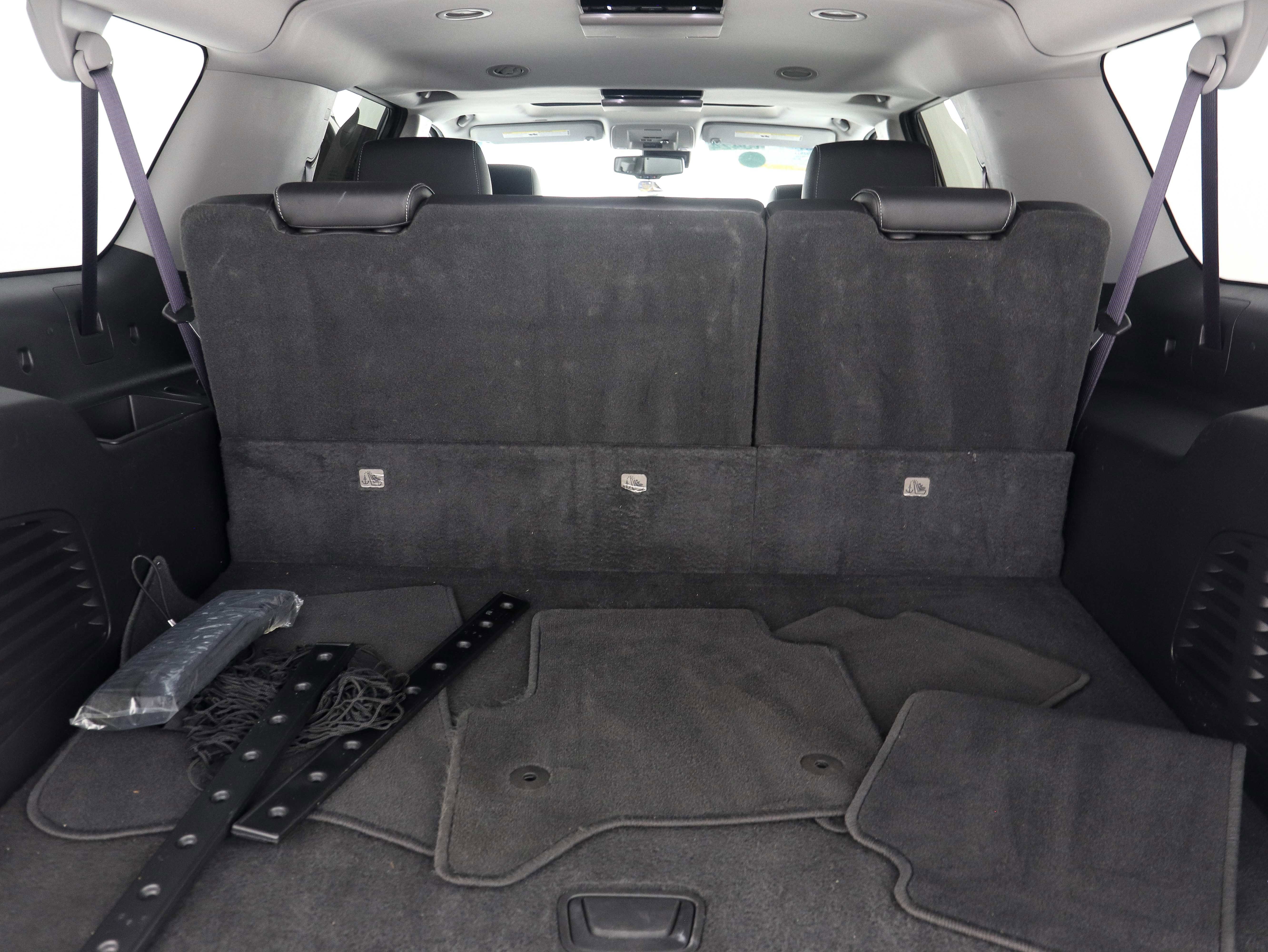 Used 2017 GMC Yukon XL SLT w/ Open Road Package AWD/4WD image 12