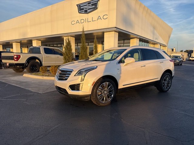 Used 2017 Cadillac XT5 Premium Luxury image 2