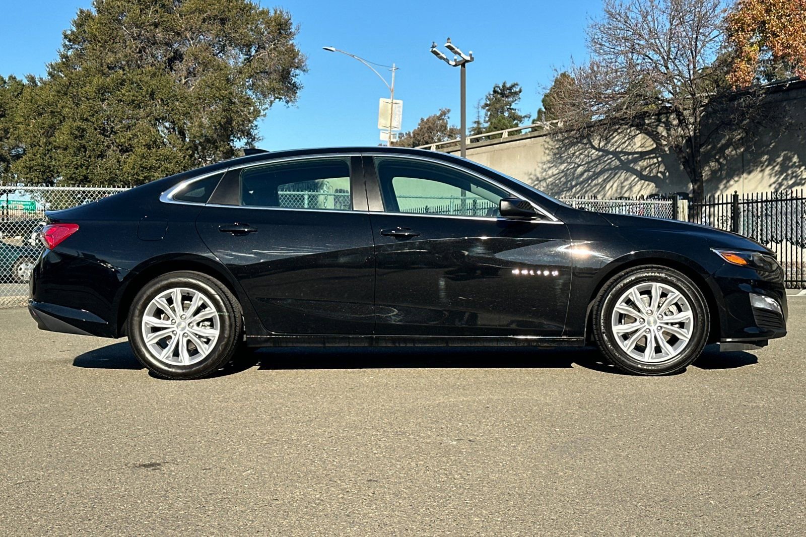 Used 2021 Chevrolet Malibu LT image 3