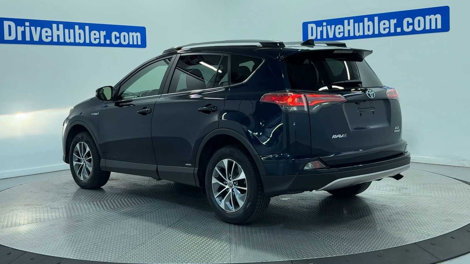 Used 2017 Toyota RAV4 XLE AWD/4WD image 6