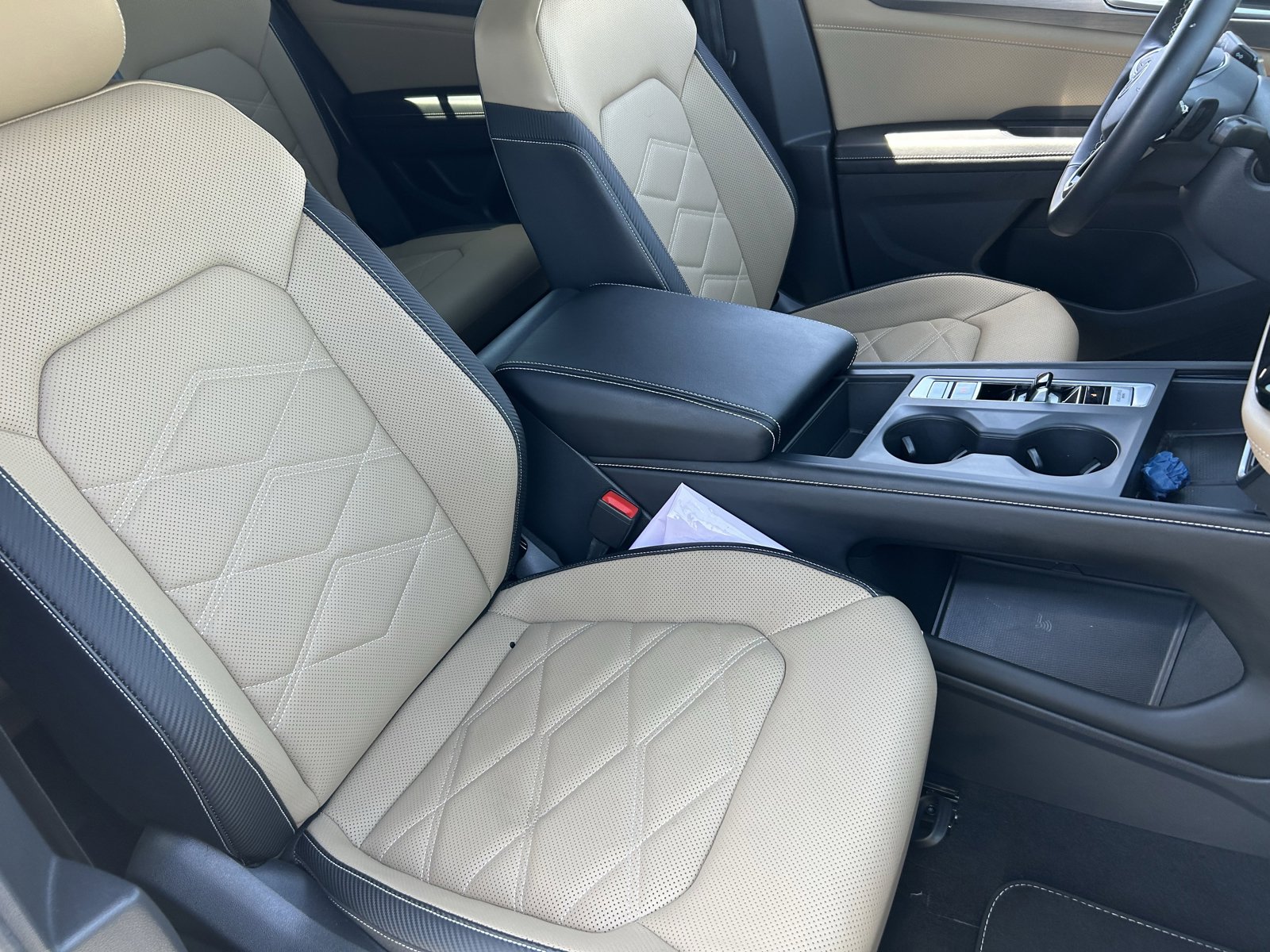 Used 2024 Volkswagen Atlas Cross Sport SE FWD image 10