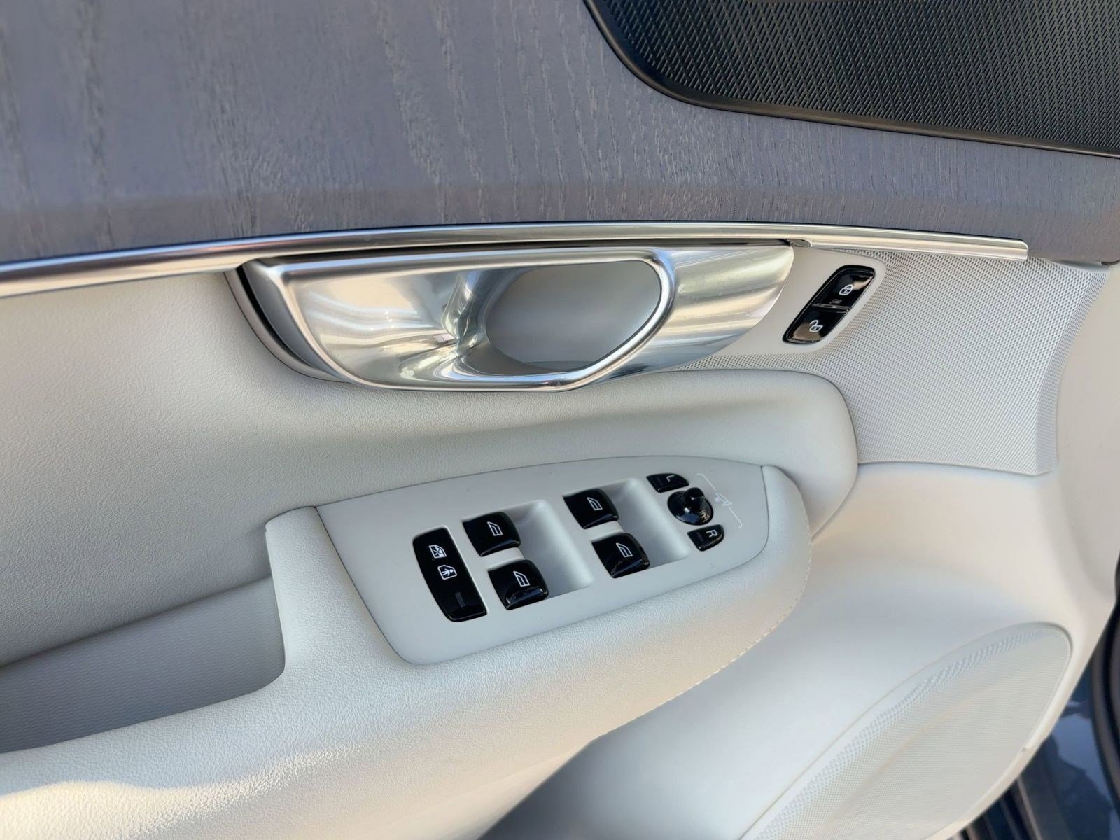 New 2026 Volvo XC90 B6 Ultra image 13