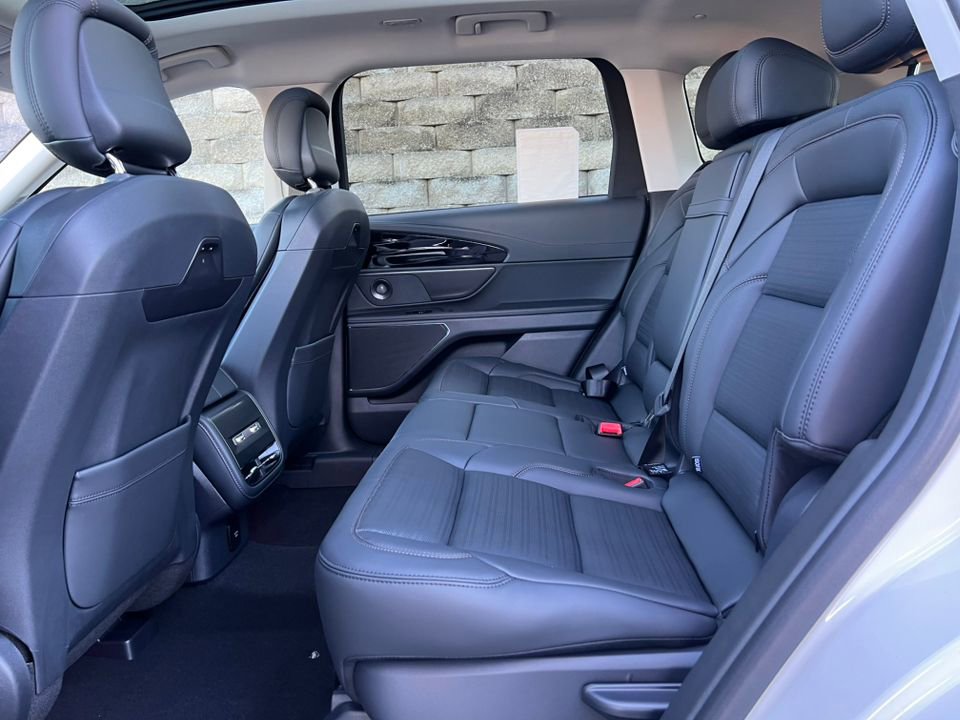 New 2026 Lincoln Nautilus Reserve w/ Jet Appearance Package AWD/4WD image 5