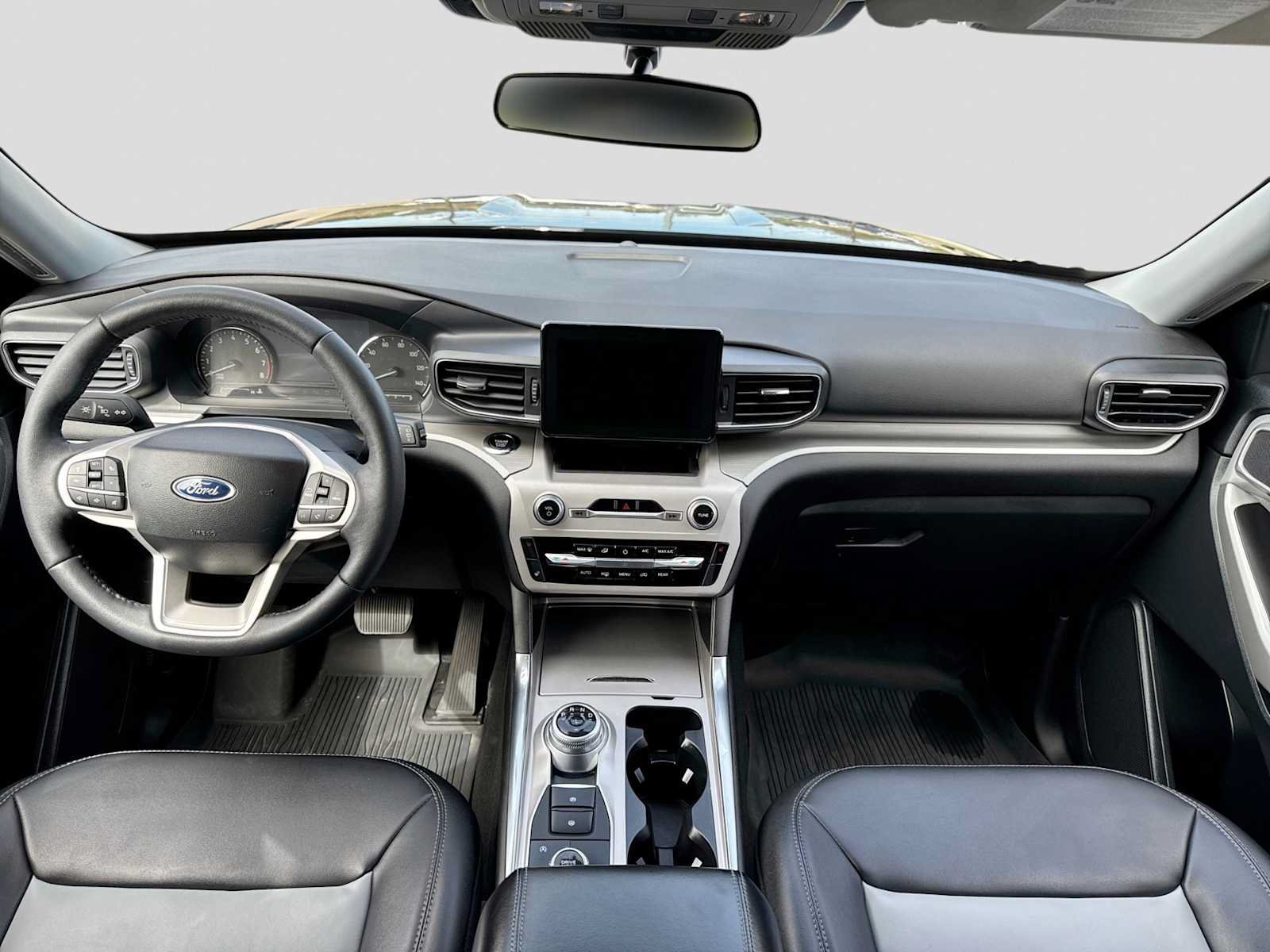 Used 2024 Ford Explorer XLT w/ Equipment Group 202A AWD/4WD image 14
