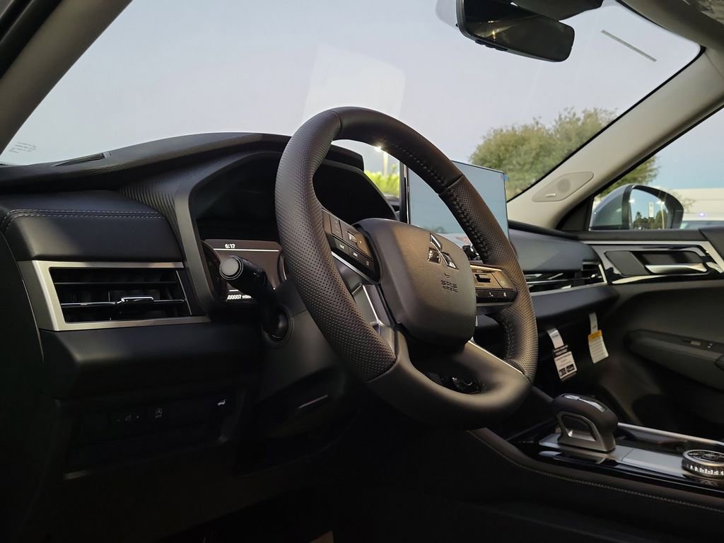 New 2026 Mitsubishi Outlander SE image 8