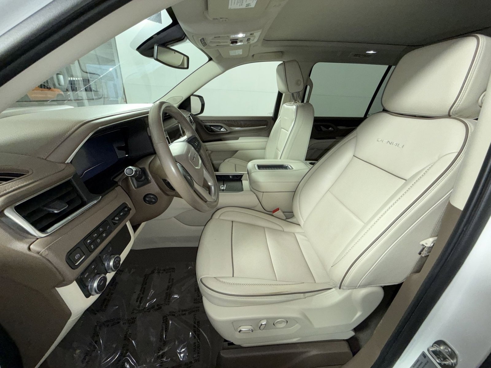 Used 2022 GMC Yukon XL Denali image 13