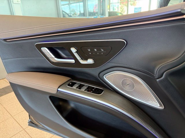 Used 2022 Mercedes-Benz EQS 580 4MATIC Sedan image 17