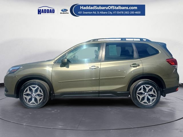 Used 2023 Subaru Forester Premium image 2