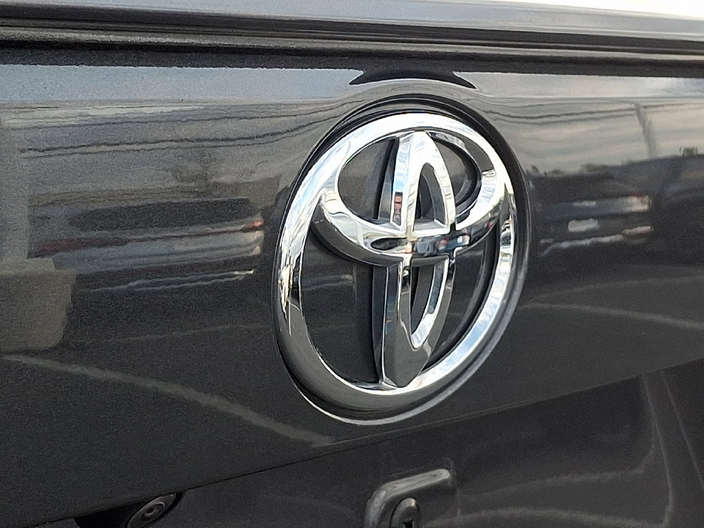 Used 2025 Toyota RAV4 XLE AWD/4WD image 28