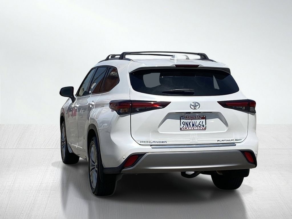 Used 2024 Toyota Highlander Platinum image 6