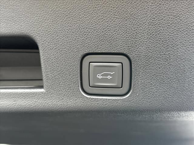 Certified 2026 GMC Acadia Elevation w/ Elevation Premium Package FWD image 12