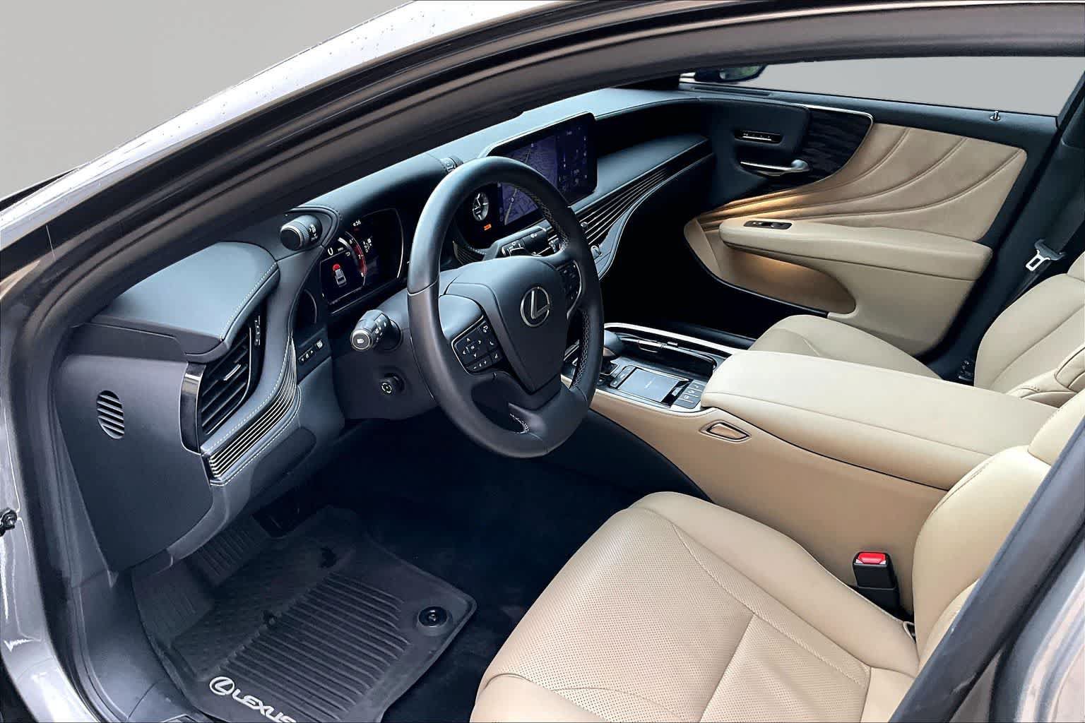Used 2022 Lexus LS 500 AWD w/ Accessory Package (Z2) image 18