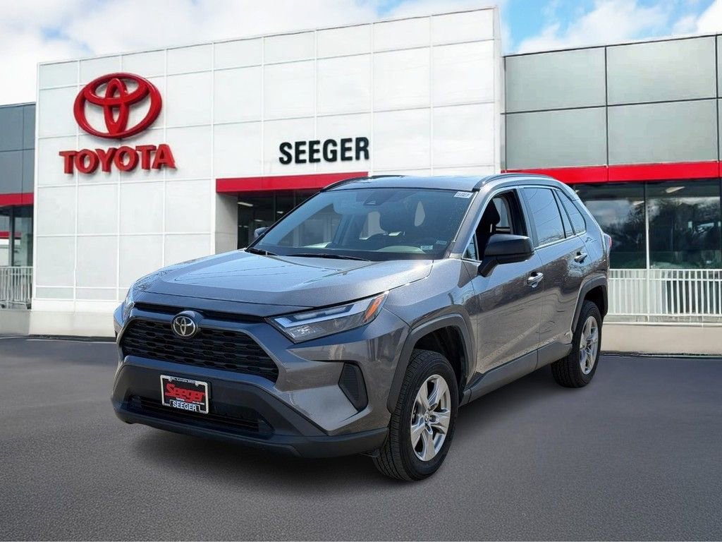 Used 2025 Toyota RAV4 LE image 9