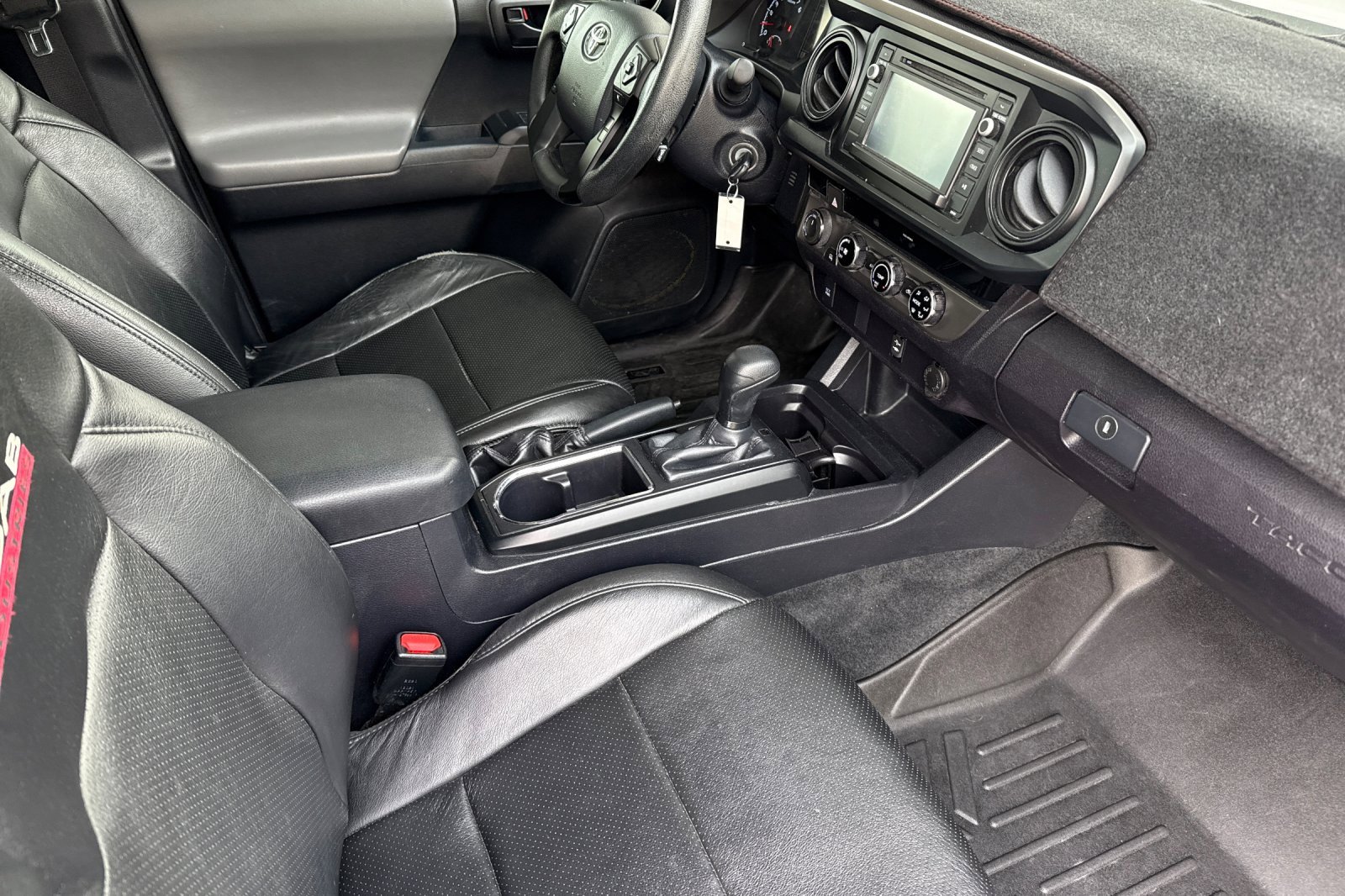 Used 2018 Toyota Tacoma SR image 18