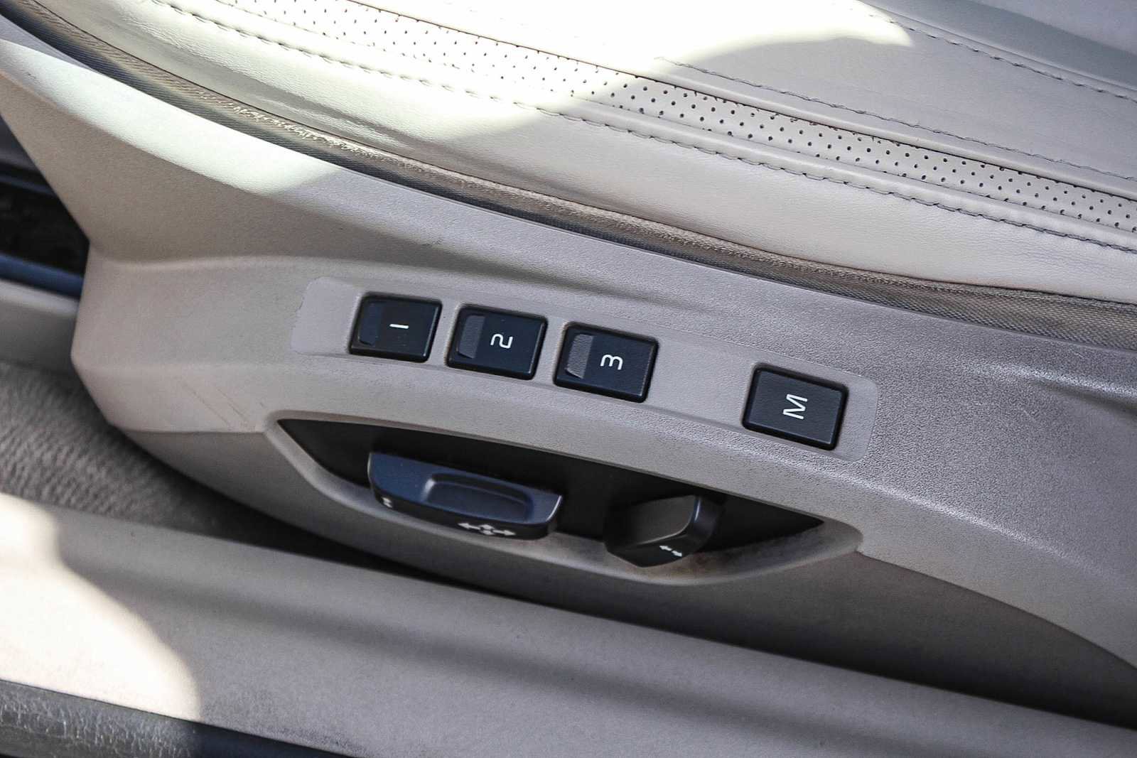 Used 2013 Volvo C70 T5 image 28