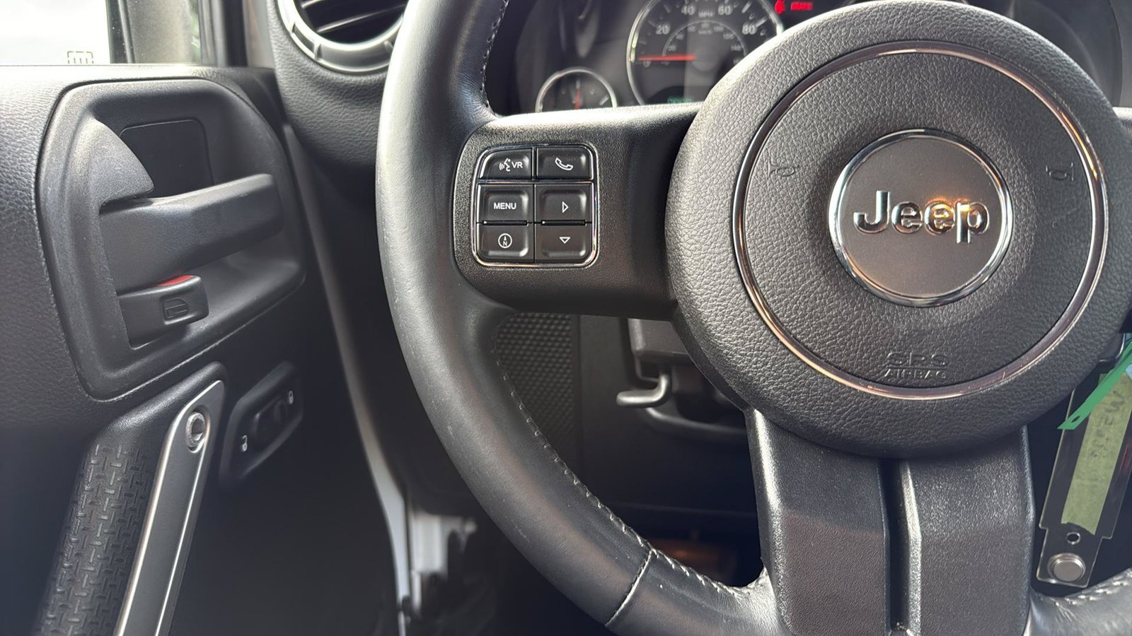 Used 2015 Jeep Wrangler Unlimited Sahara w/ Connectivity Group AWD/4WD image 18