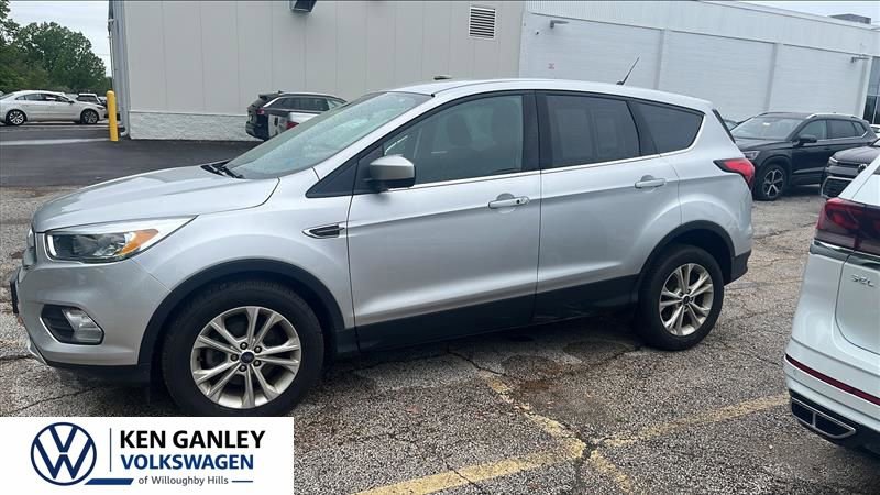Used 2019 Ford Escape SE FWD image 3