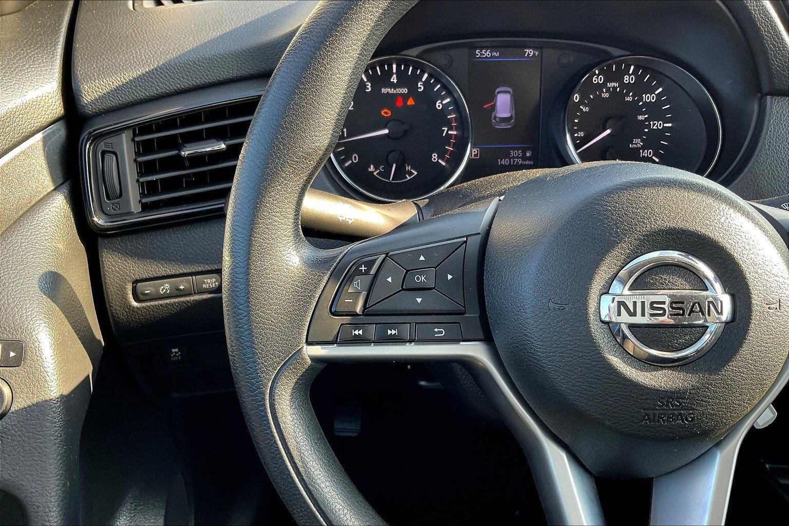 Used 2018 Nissan Rogue S image 22