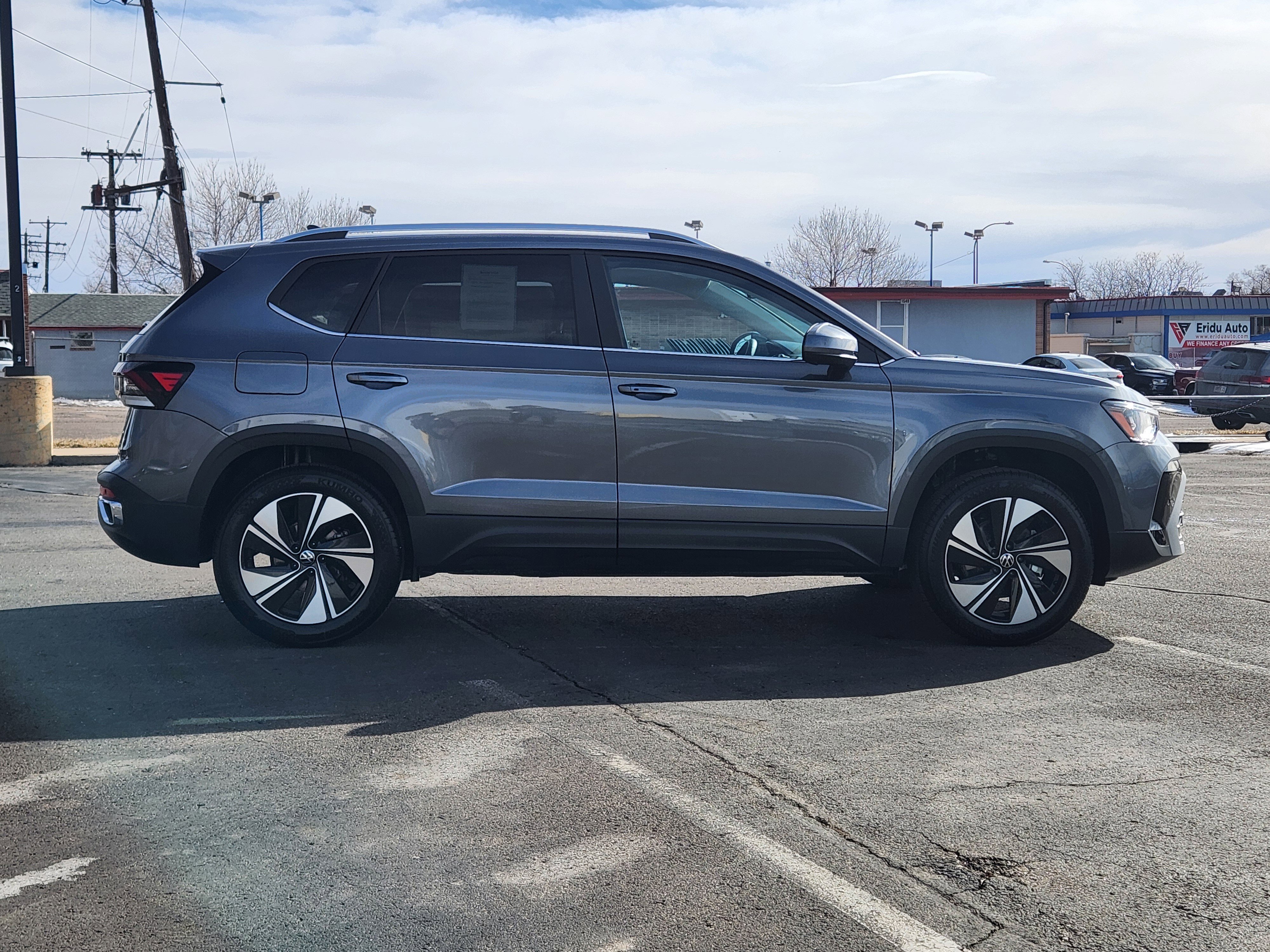 Used 2025 Volkswagen Taos SE image 6