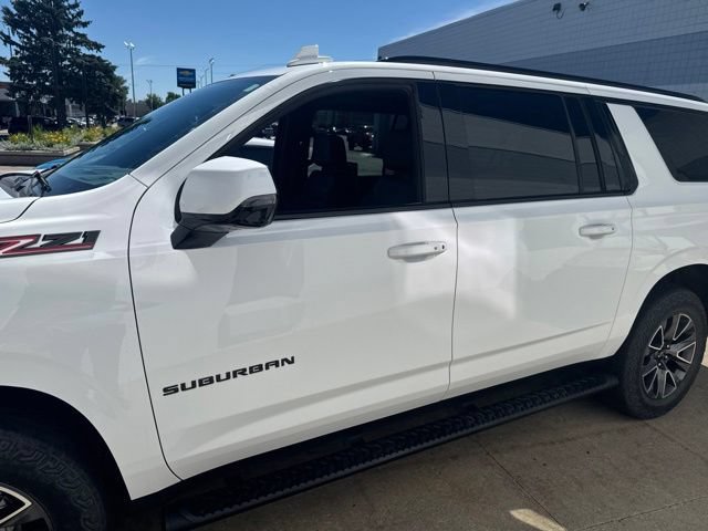 Used 2023 Chevrolet Suburban Z71 w/ Luxury Package AWD/4WD image 1