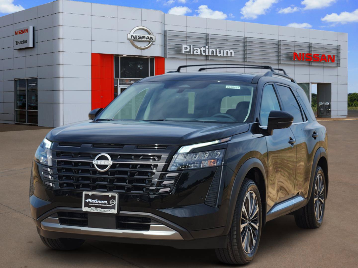 New 2026 Nissan Pathfinder Platinum FWD image 2