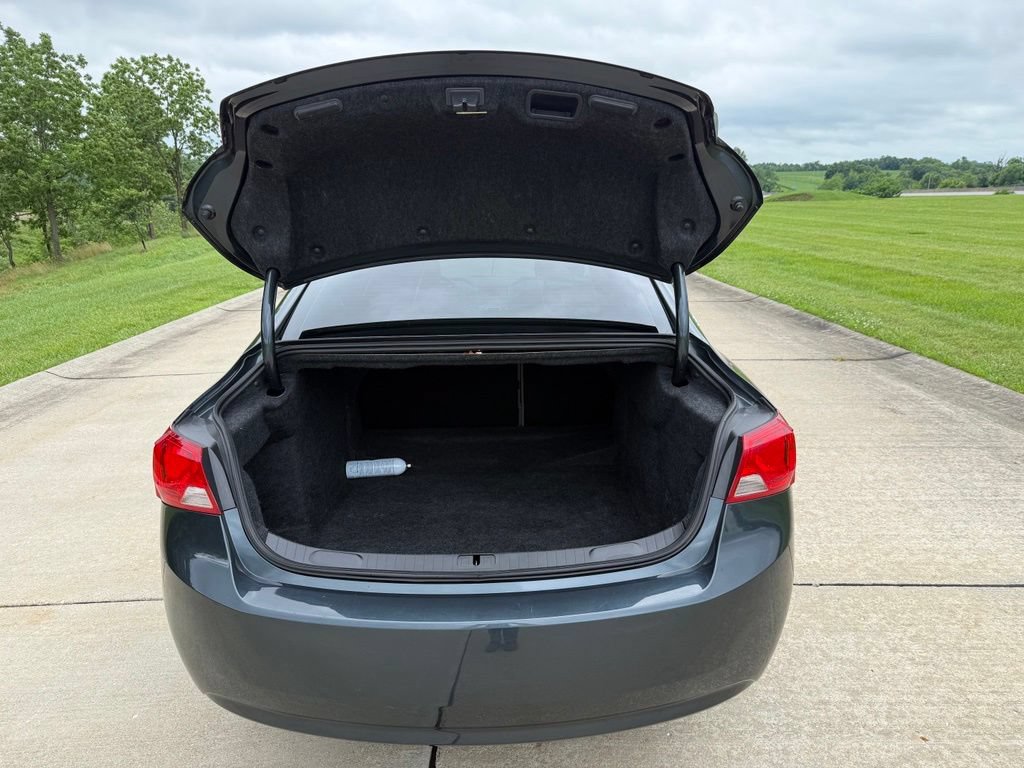 Used 2018 Chevrolet Impala LT FWD image 4