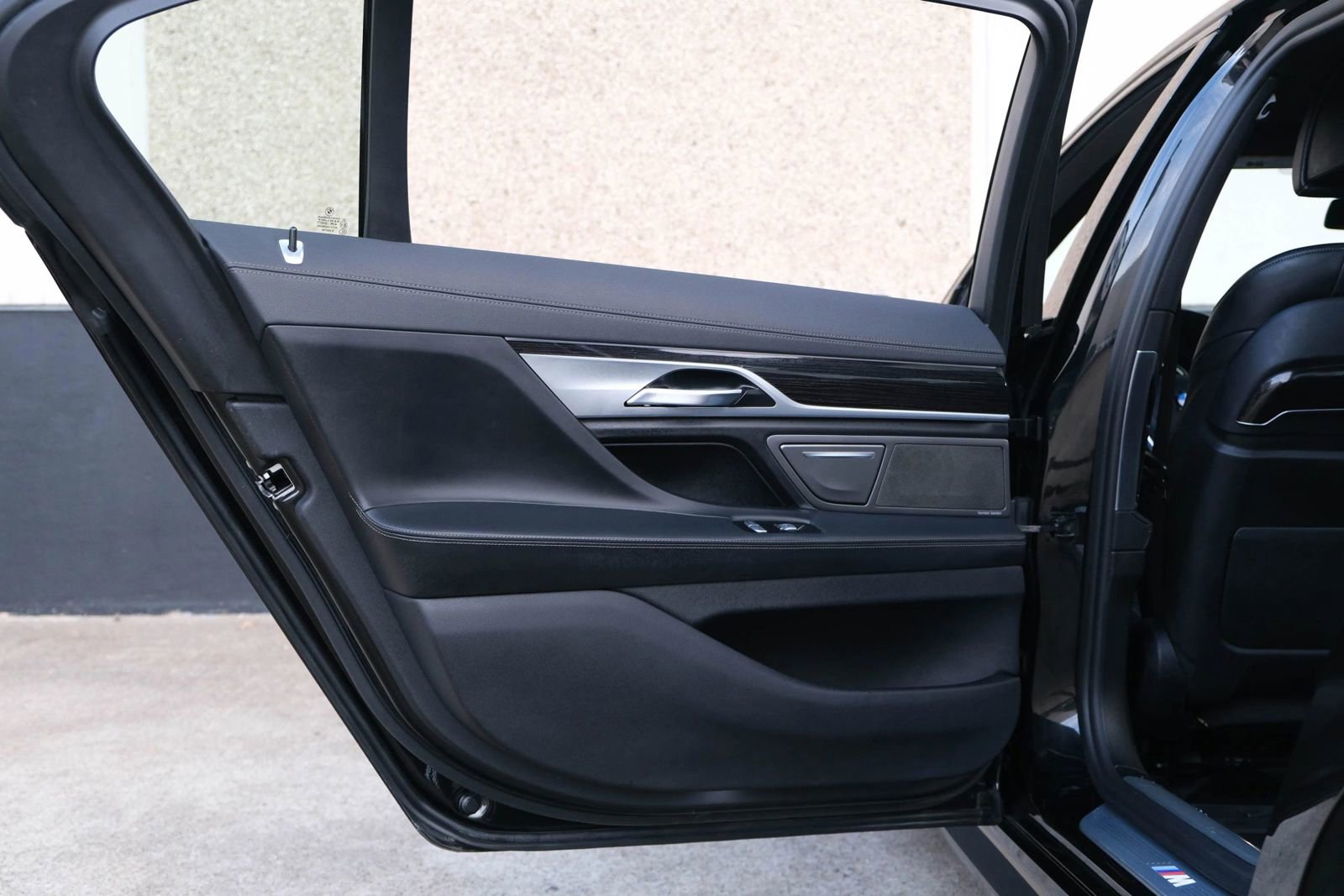 Used 2019 BMW 750i w/ M Sport Package image 21