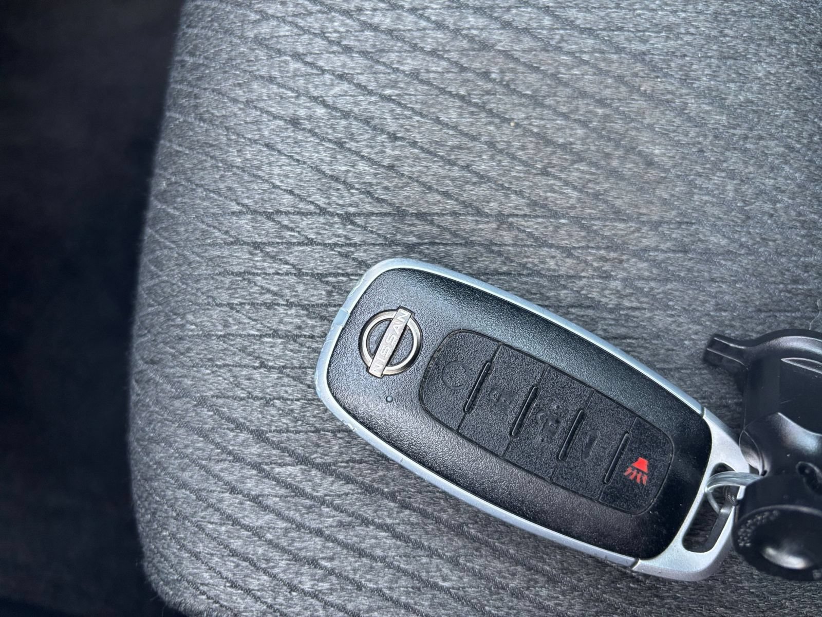 Used 2025 Nissan Rogue SV AWD/4WD image 26