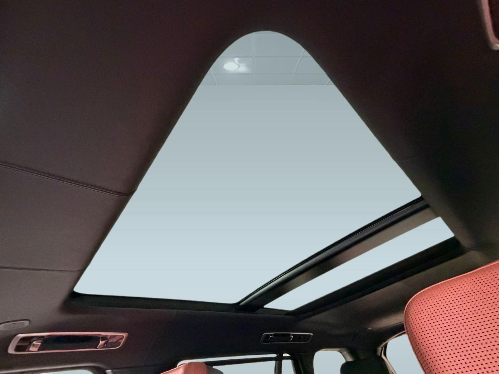 New 2026 Land Rover Range Rover SV image 12