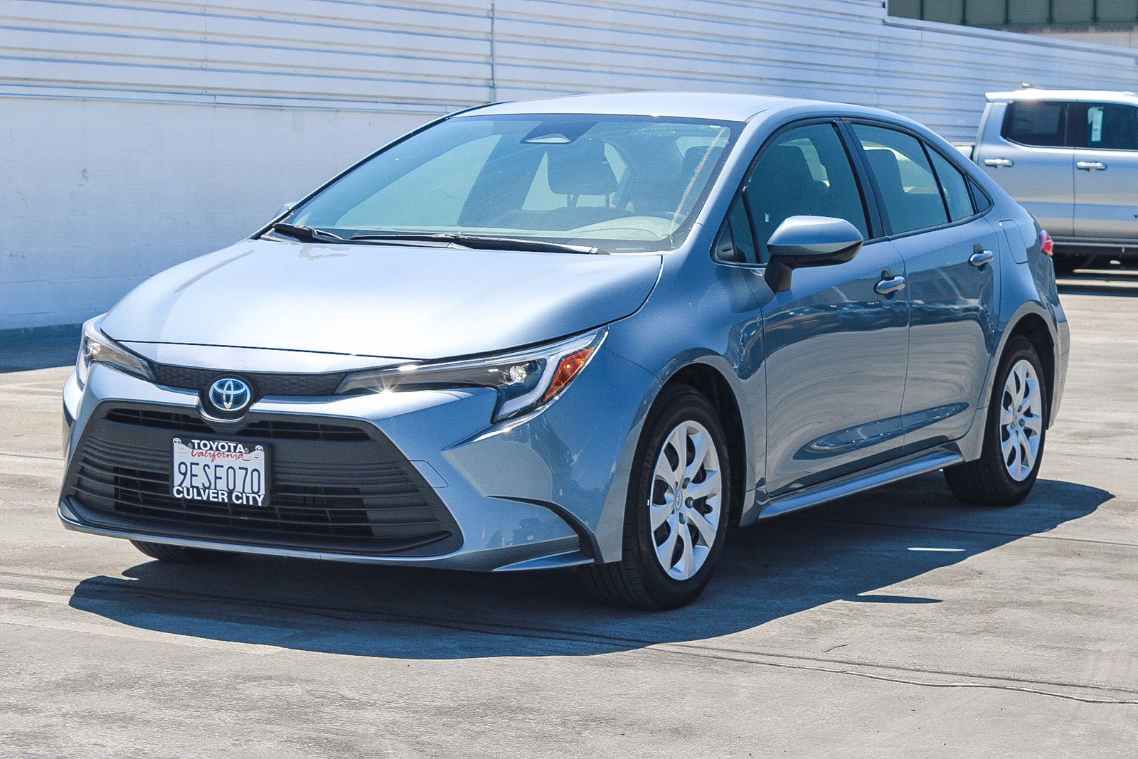 Used 2023 Toyota Corolla LE image 3