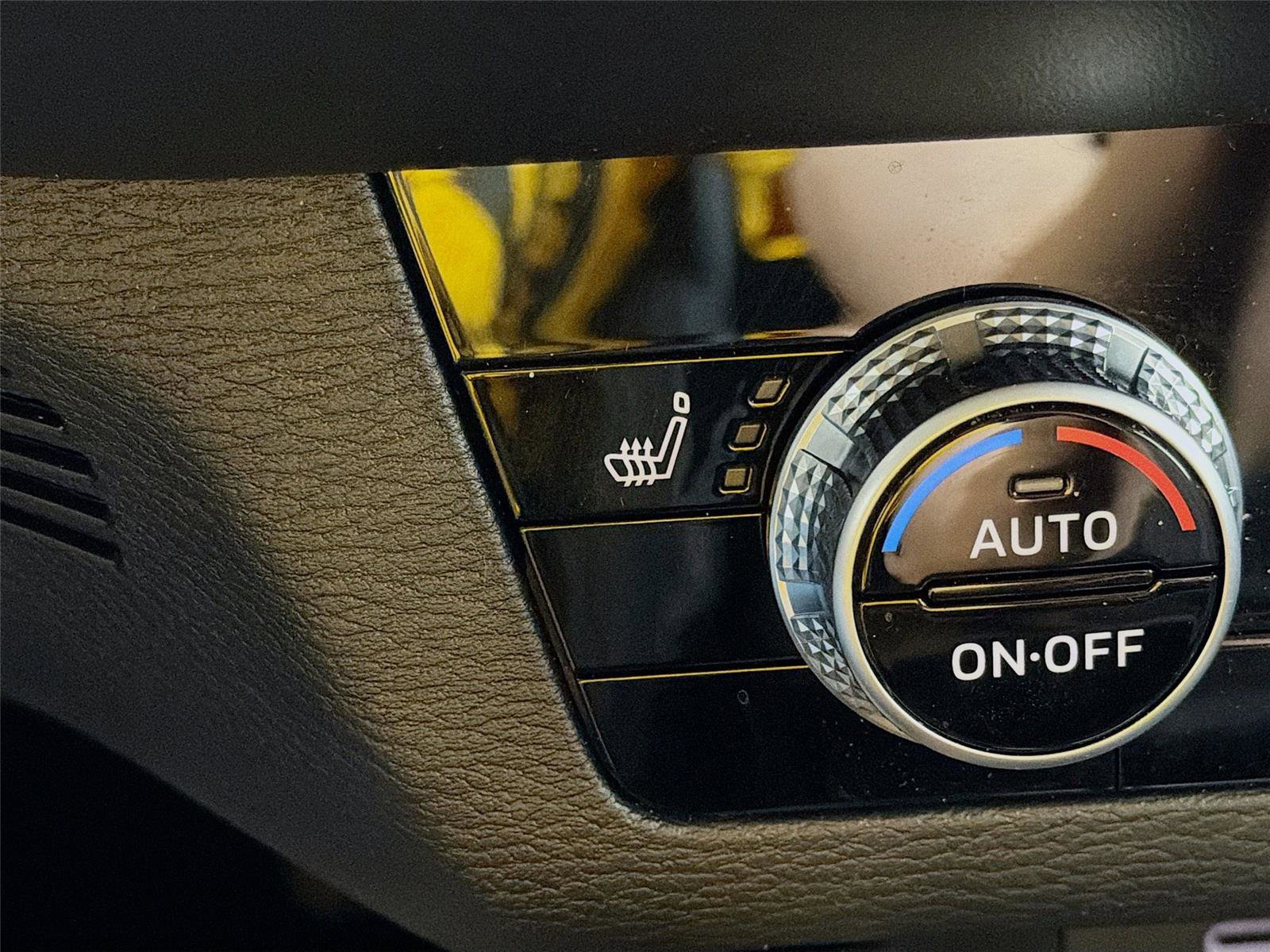 Used 2024 Mitsubishi Outlander 4WD Plug-In Hybrid image 21