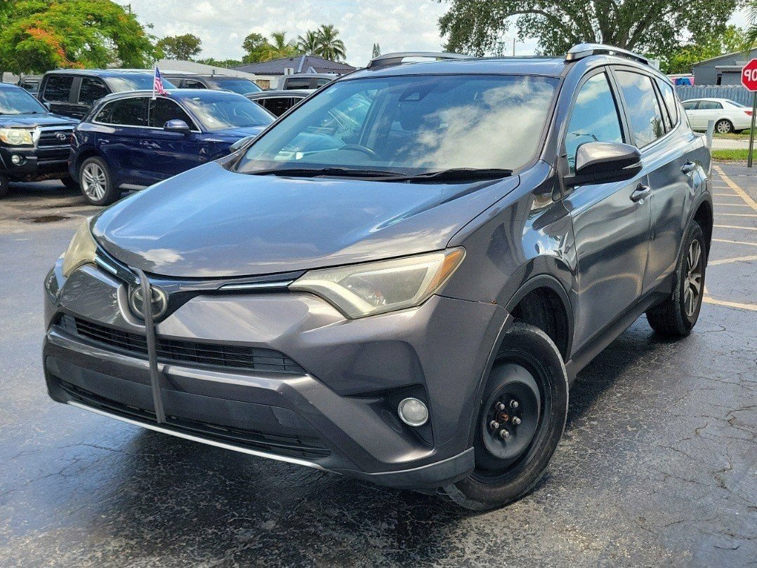 Used 2018 Toyota RAV4 XLE FWD image 19
