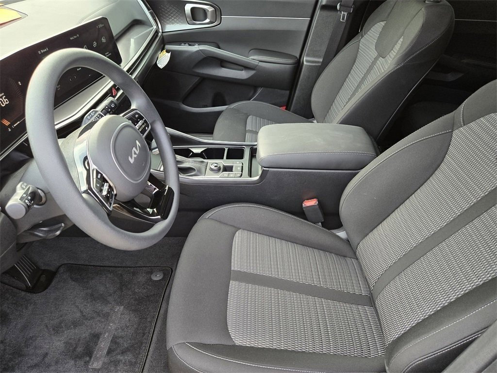 New 2025 Kia Sorento LX image 10
